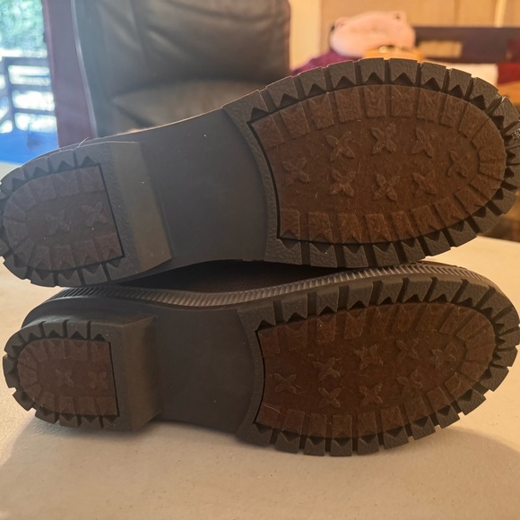 Women’s Snow Boots; Size 8; Like New; London Fog; Brown - Picture 5 of 6